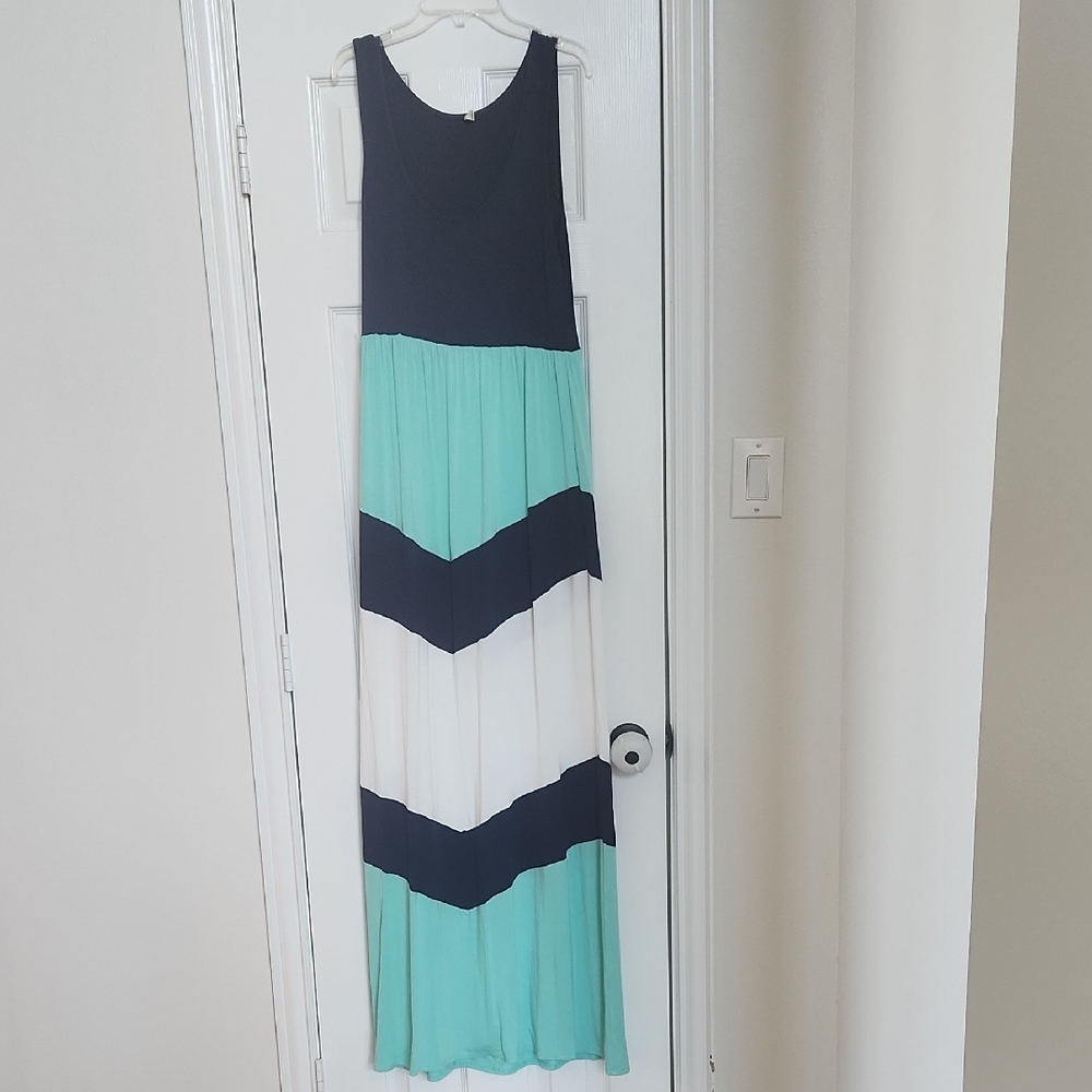 Elegant Sleeveless Maxi Dress - Black, White, and Green